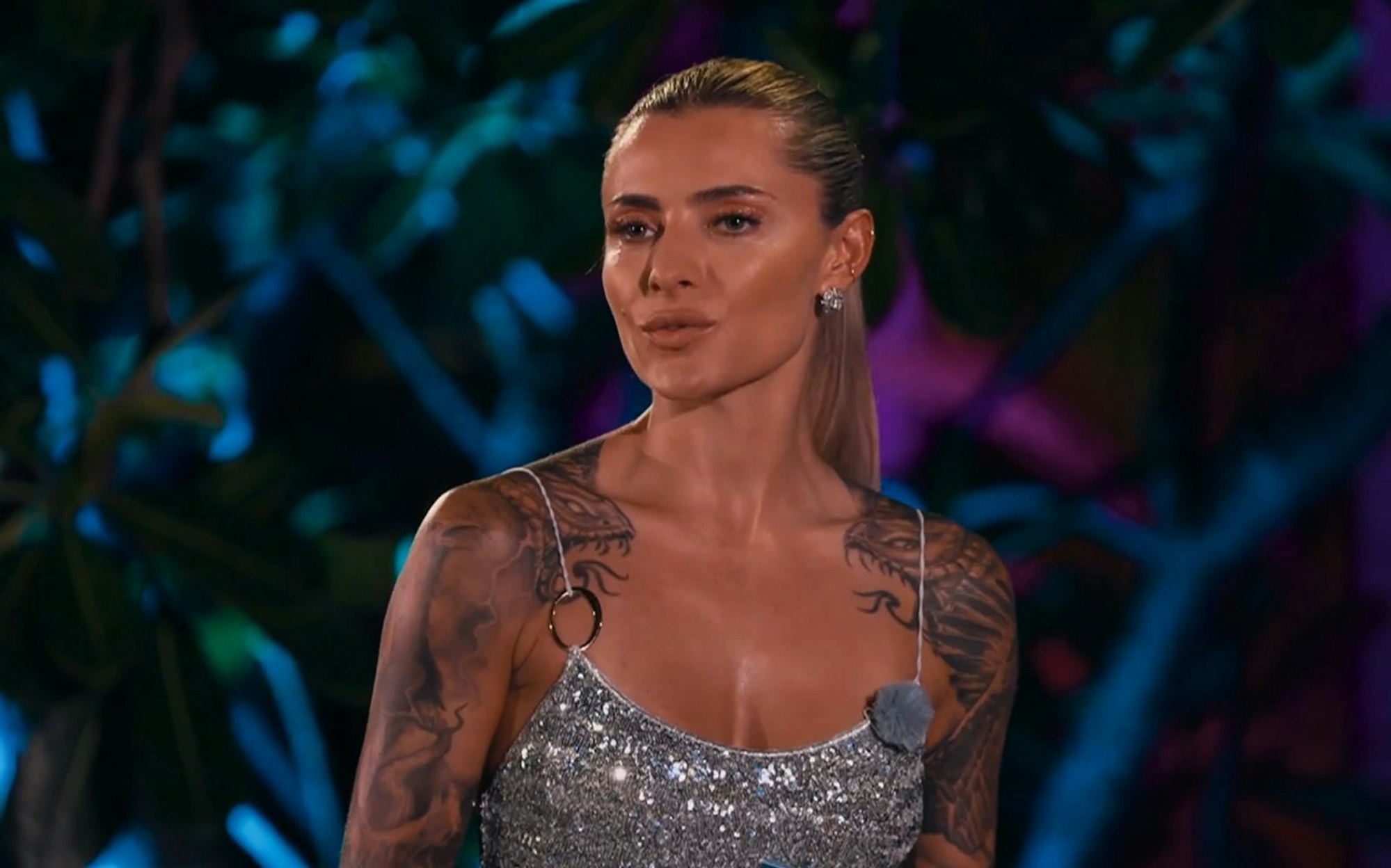 Sophia Thomalla begrüßt die Singles zum großen AYTO-Finale. (Bild: RTL)