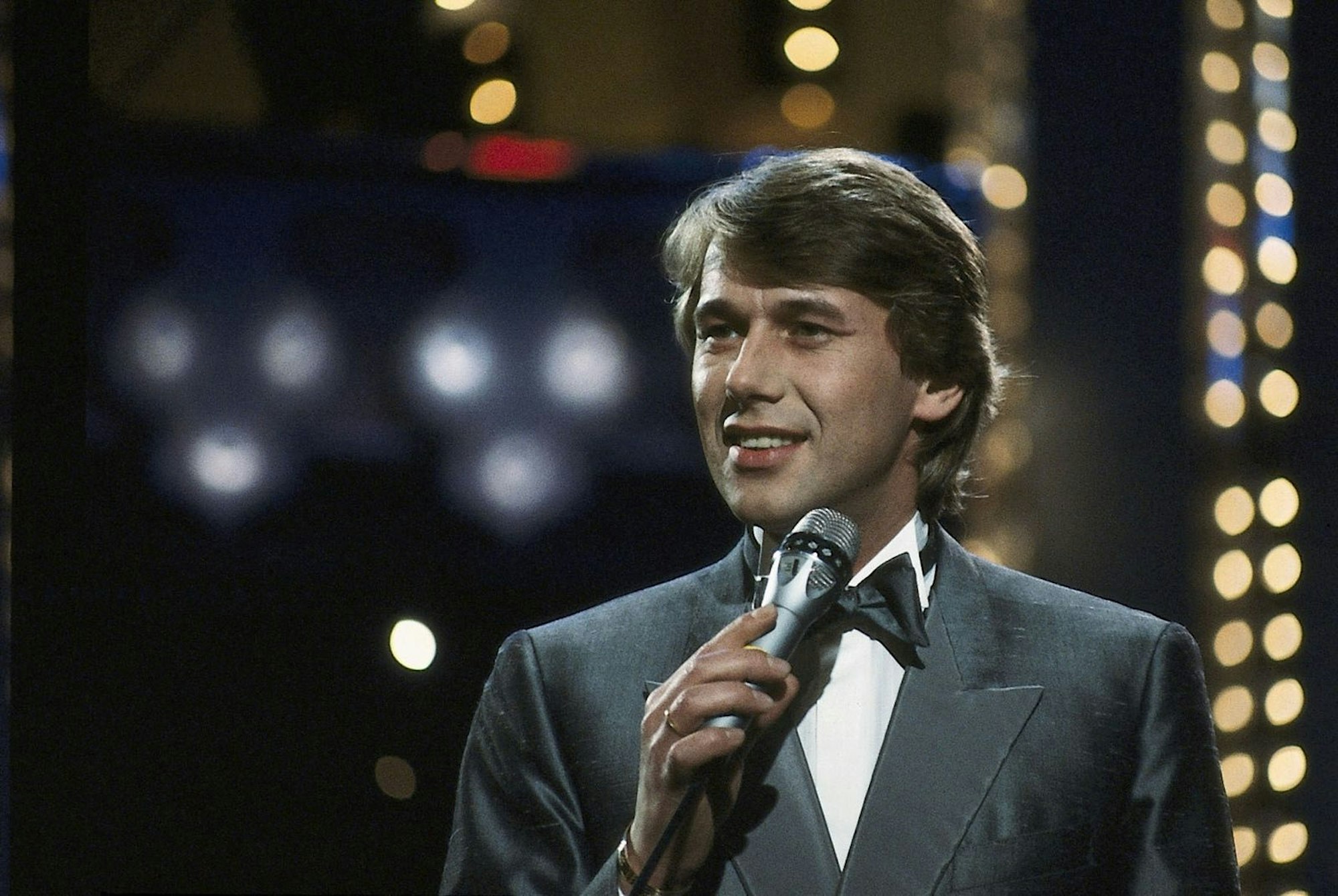 1974 erschien seine erste Single „Was ist wohl aus ihr geworden?“. Der große Durchbruch ließ allerdings drei Jahre auf sich warten - er gelang mit dem Lied „Sieben Fässer Wein“. (Bild: ZDF / Renate Schäfer)
