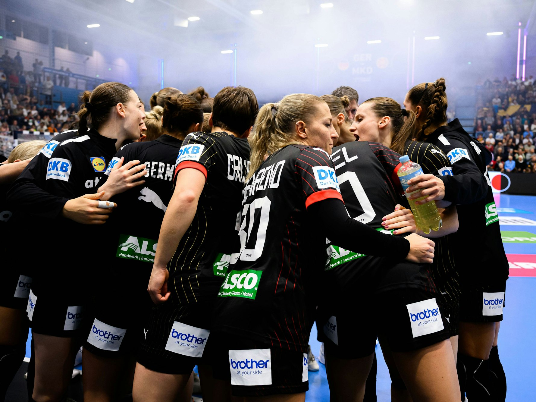 Die deutschen Nationalspielerinnen machen sich nach einer Auszeit heiß.
