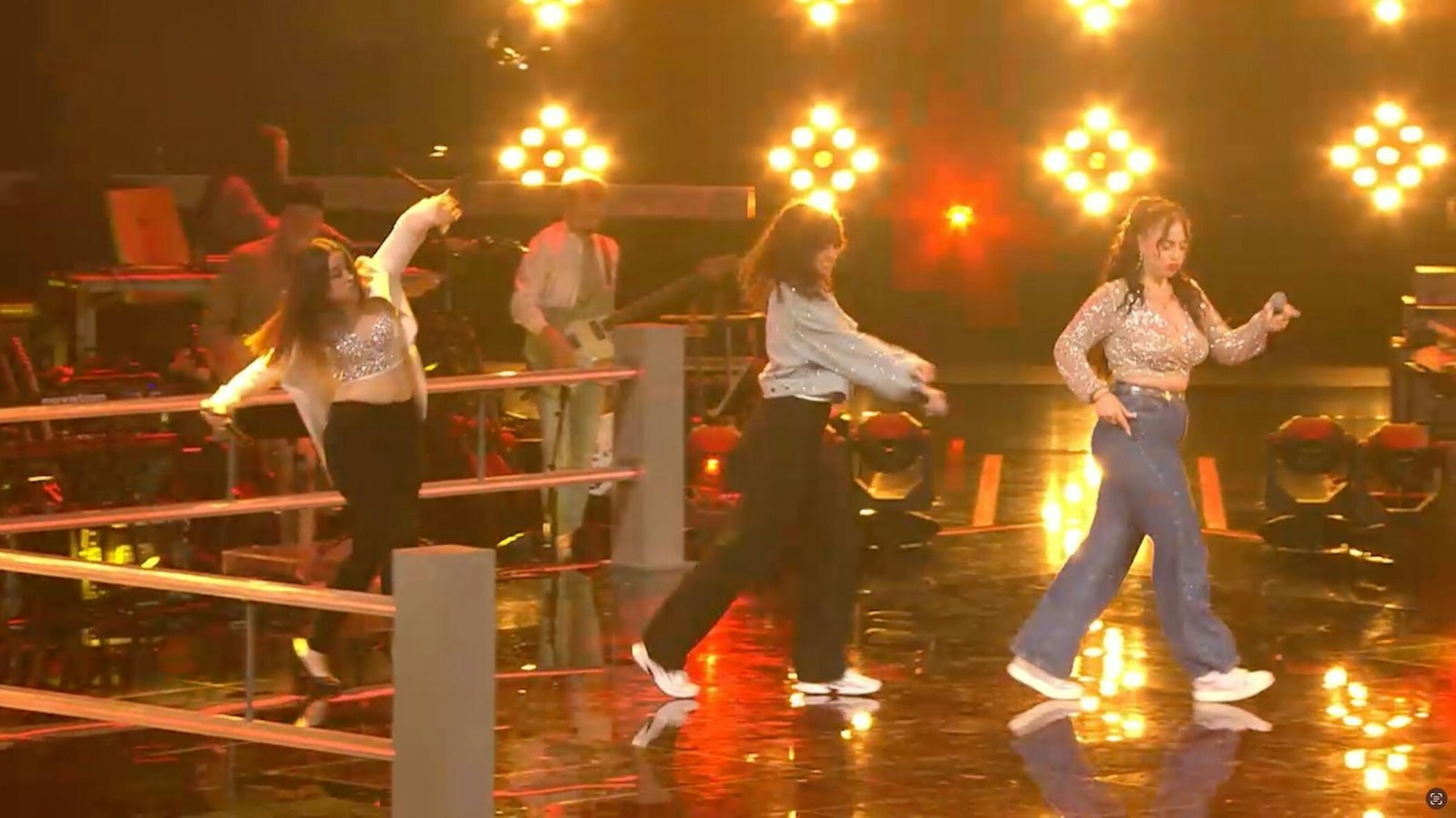 Eugenie, Luciana und Tina aus Team Nico sind für Rea Gargey wie „die weiblichen Beastie Boys“, Shirin David bewirbt sich als Bandmitglied. (Bild: Joyn)