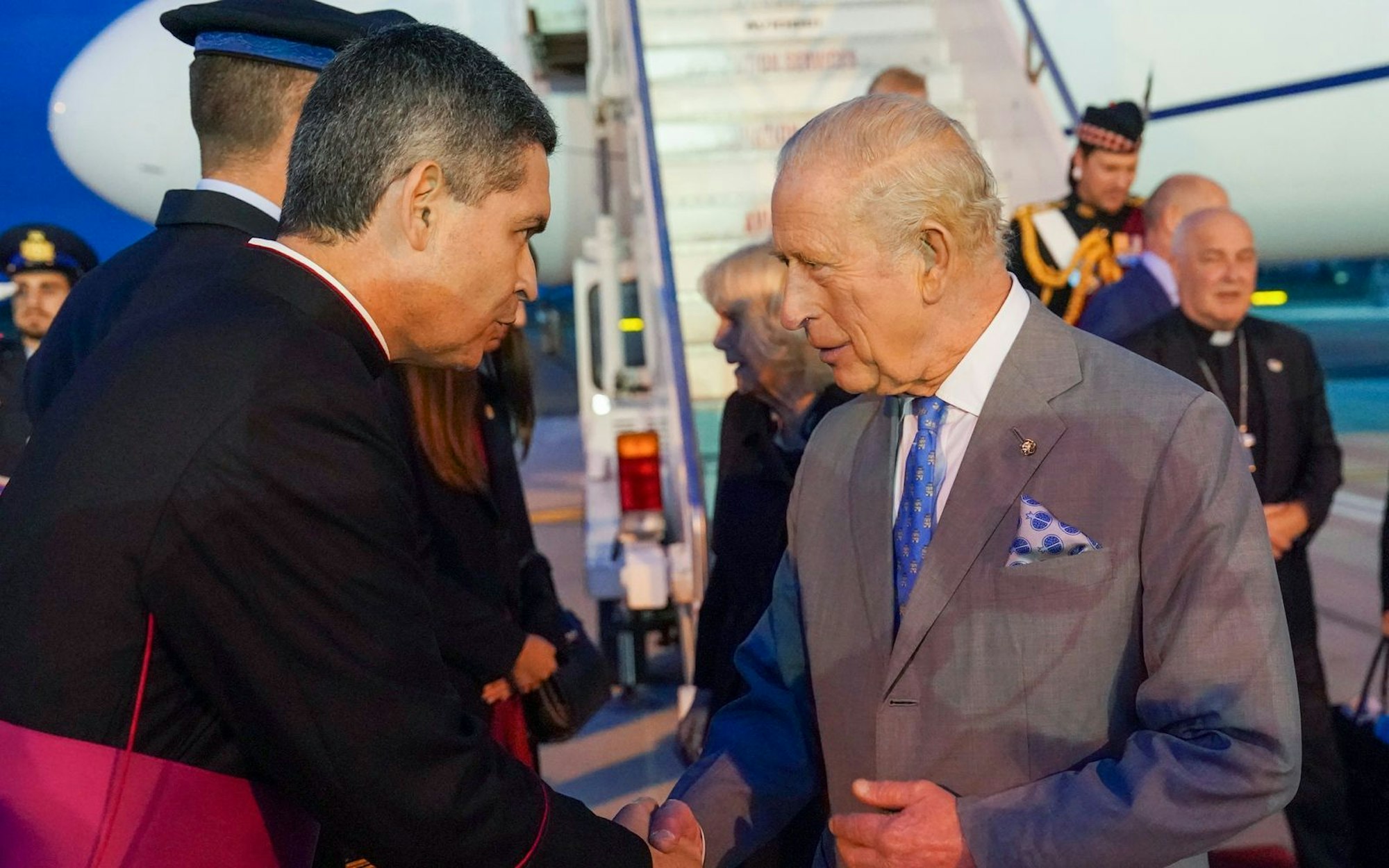 Am Mittwoch traf König Charles III. am Ciampino Airport in Rom ein. (Bild: 2025 Getty Images/Pool)