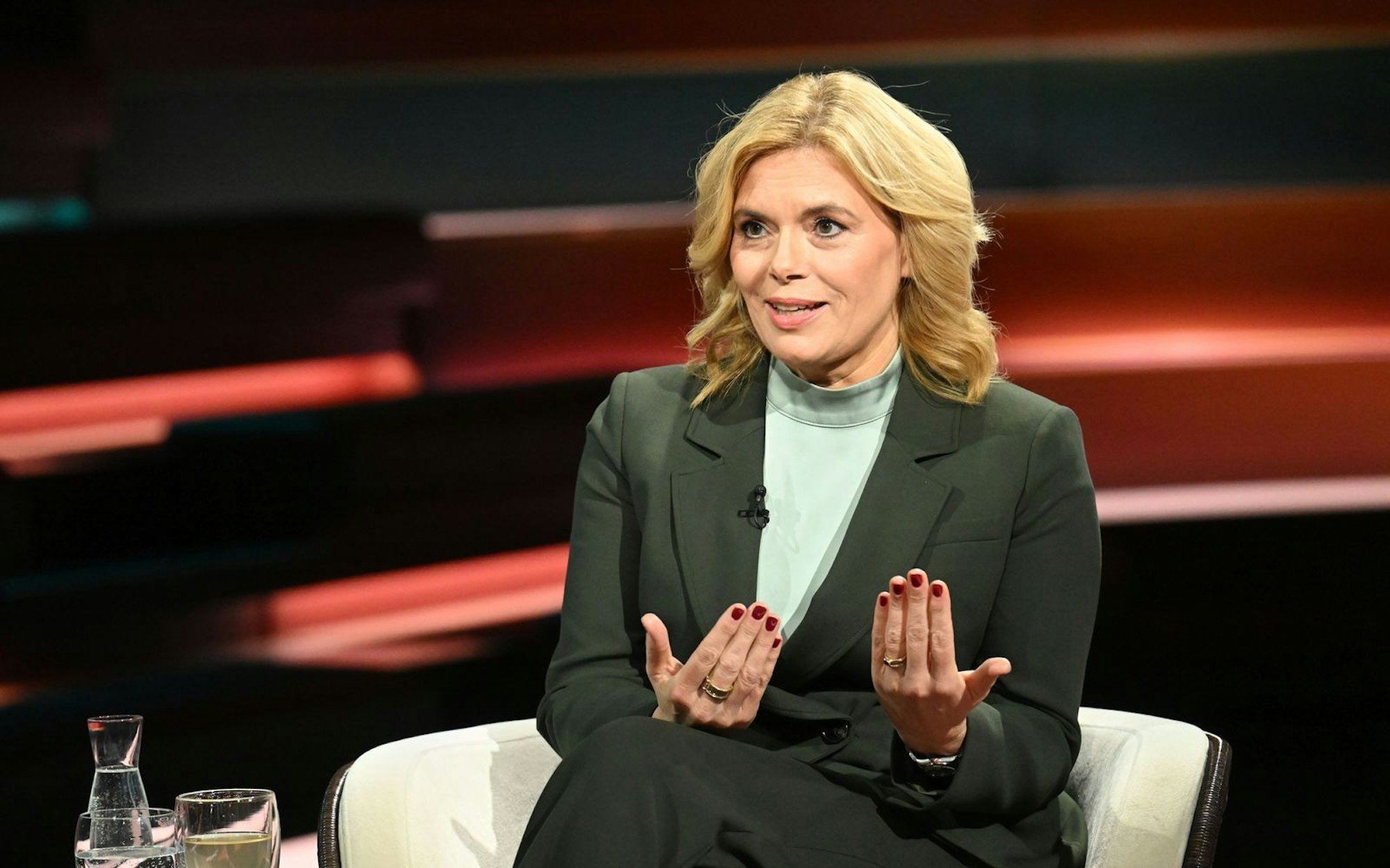 CDU-Politikerin Julia Klöckner warnte vor der aufgeheizten Stimmung im Bundestag und plädierte für mehr gesittete Debatten. (Bild: ZDF / Cornelia Lehmann)