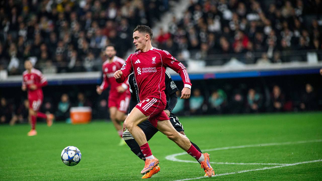 Florian Wirtz dribbelt im Spiel des FC Liverpool.