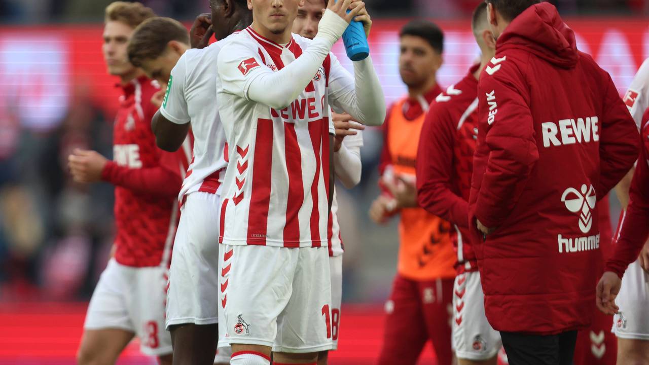 Said El Mala bedankt sich mit Händeklatschen bei den Fans.