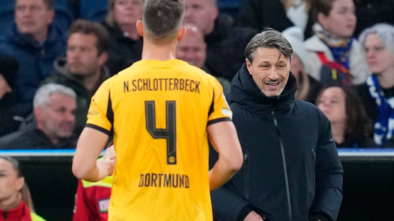 Dortmund-Trainer Niko Kovac (r) mit Nico Schlotterbeck am 21. Oktober 2025 in der Champions League.