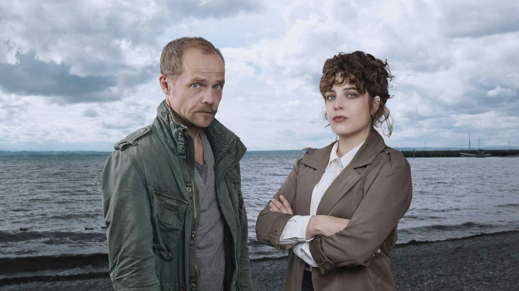 In ihren Kollegen Matthias Koeberlin habe sie sich sofort verliebt, schwärmt Anna Werner Friedmann. Gemeinsam gehen die beiden in der Reihe „Die Toten vom Bodensee“ auf Verbrecherjagd. (Bild: ZDF / Manuel Riesterer)