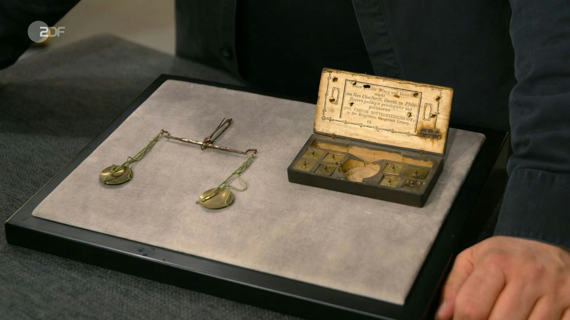 Ebenfalls verkauft wurde die kleine Münzwaage aus dem Bergischen Land aus der Zeit zwischen 1810 und 1848 mit einem Wert von 150 bis 200 Euro. Friedrich Häusser gab 190 Euro aus.
 (Bild: ZDF)