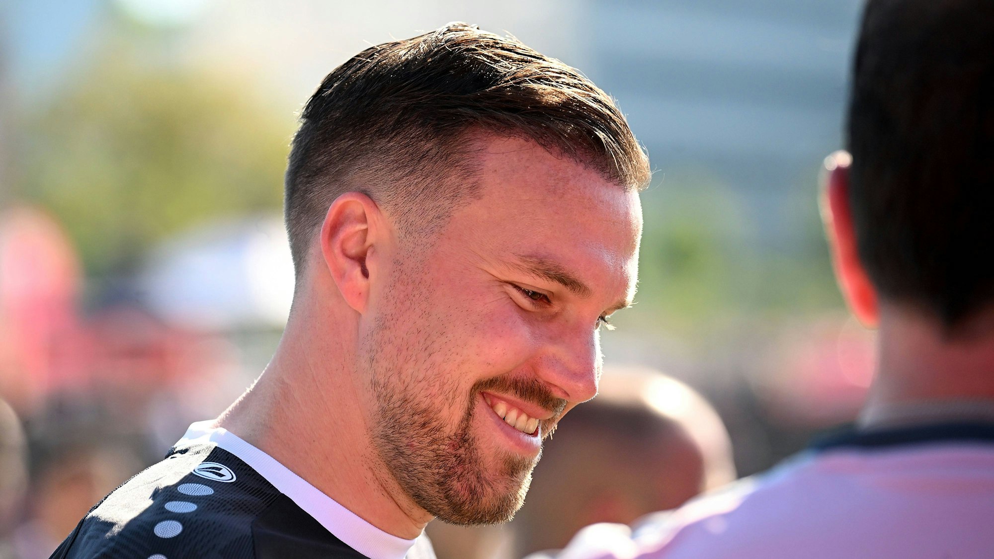 Kevin Großkreutz lächelt bei einem Spiel.