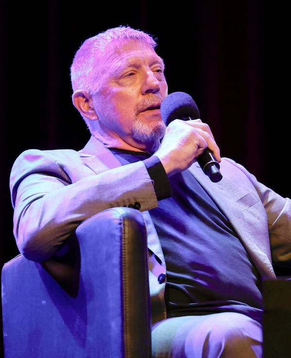 Boris Becker beim lit.Cologne Spezial im Theater am Tanzbrunnen auf der Bühne.