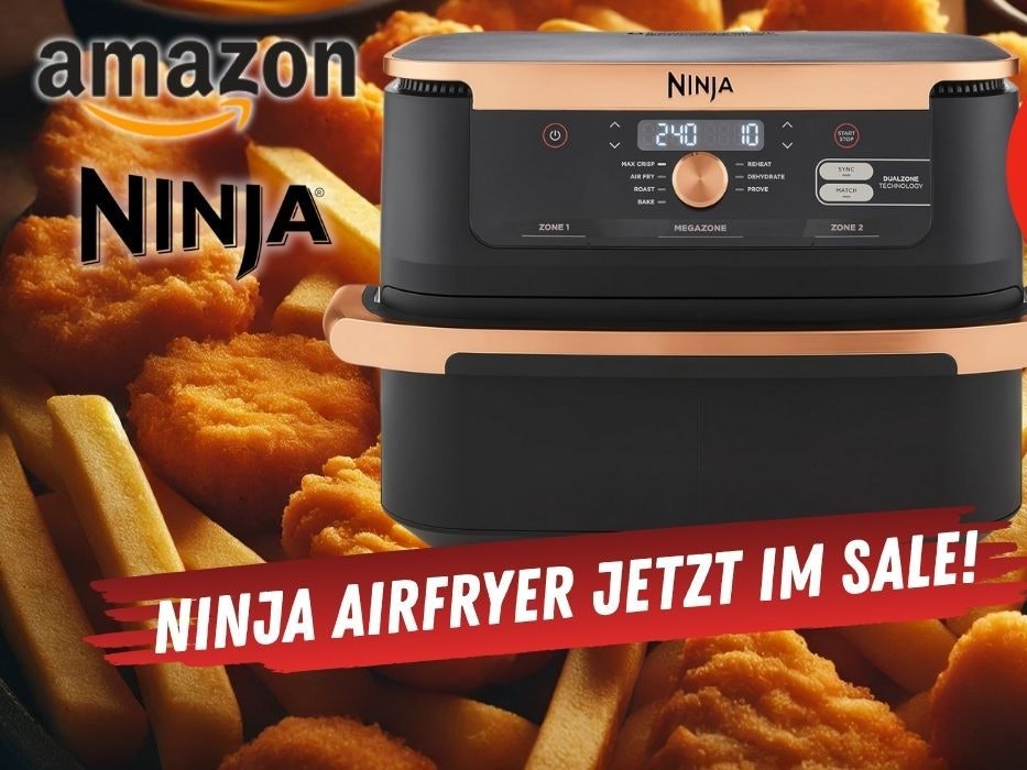 Heißluftfritteuse Ninja Foodi FlexDrawer Dual Zone Airfryer vor einem Hintergrund aus frittierten Pommes frites und Chicken Nuggets und Zwiebelringen.