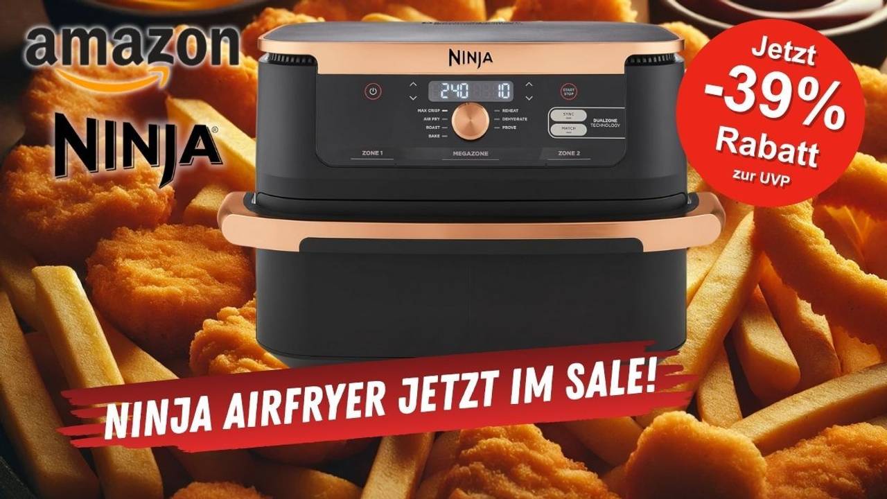 Heißluftfritteuse Ninja Foodi FlexDrawer Dual Zone Airfryer vor einem Hintergrund aus frittierten Pommes frites und Chicken Nuggets und Zwiebelringen.