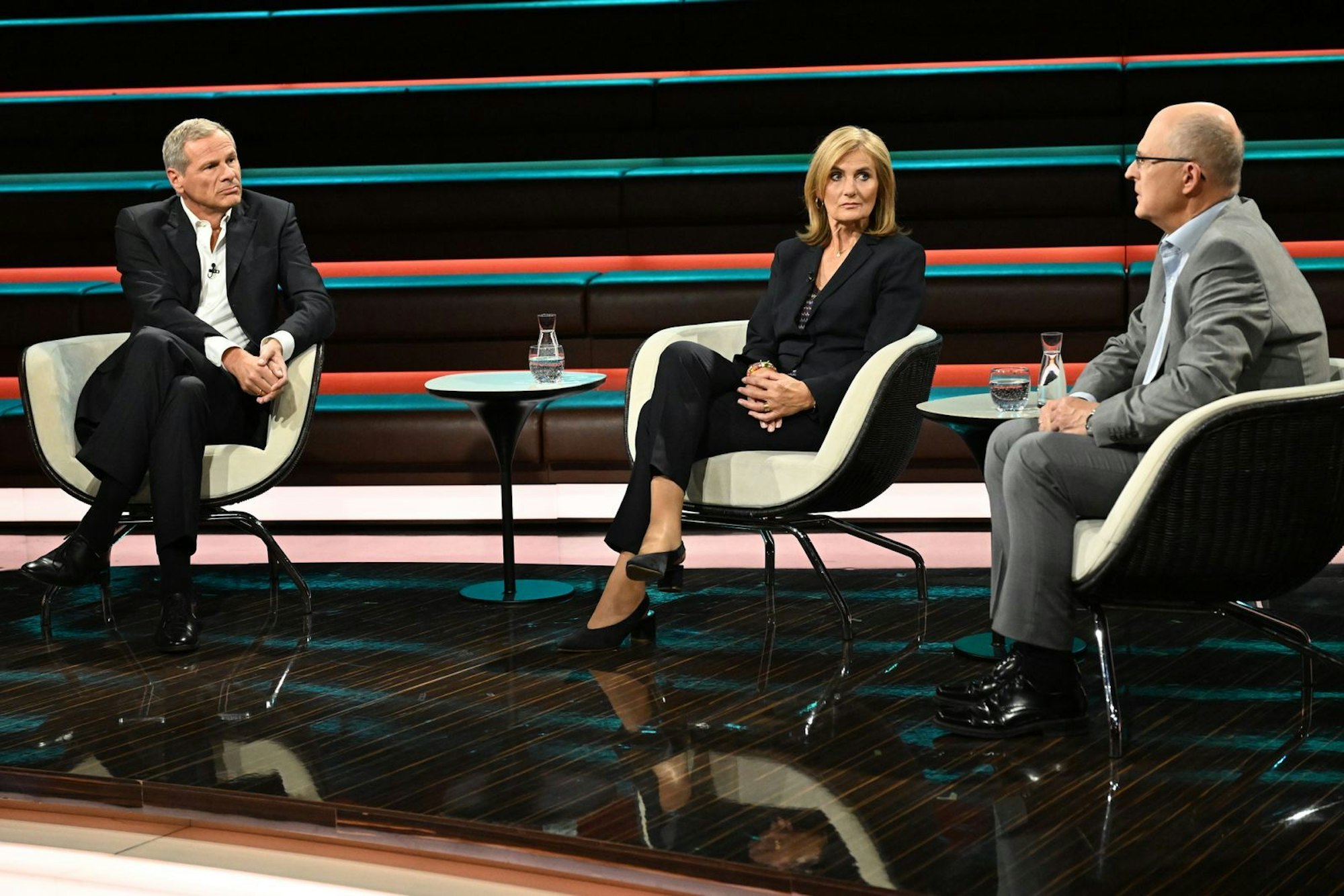 Bei „Markus Lanz“ nahmen Publizist Georg Mascolo (von links), Journalistin Katja Gloger und Autor Andrey Gurkov die deutsch-russischen Beziehungen näher unter die Lupe. (Bild: ZDF / Markus Hertrich)