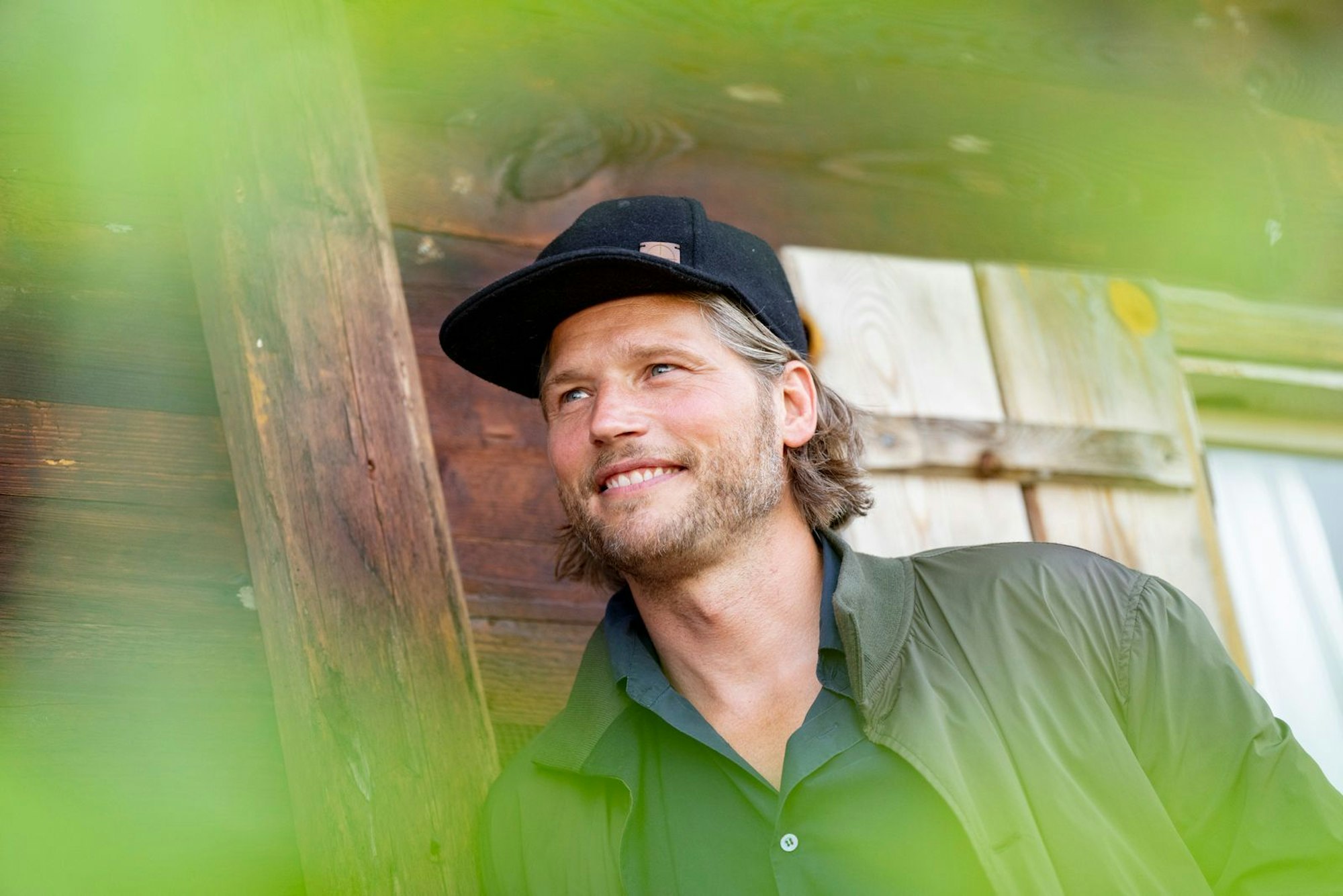 „Das Erleben der Natur in ihrer Kraft gibt mir einen Kick“ - Im Interview anlässlich des Starts der 17. Staffel „Die Bergretter“ (neue Folgen ab Donnerstag, 30. Oktober, 20.15 Uhr) verrät Sebastian Ströbel sehr anschaulich, was ihn so sehr an den Bergen und der Arktis fasziniert. (Bild: 2022 Getty Images/Marc Conzelmann)