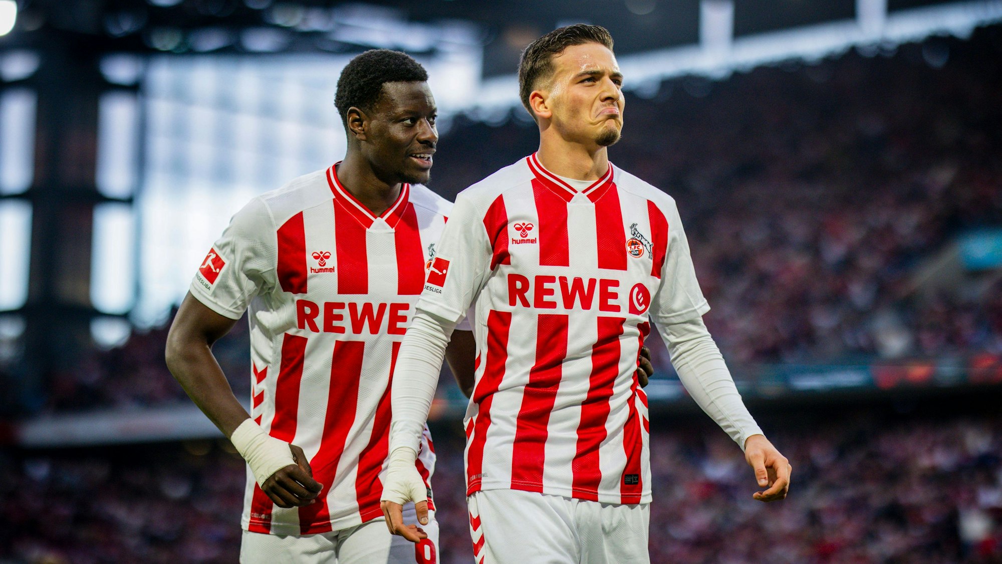 Ragnar Ache (l.) beim Torjubel mit FC-Kollege Said El Mala.