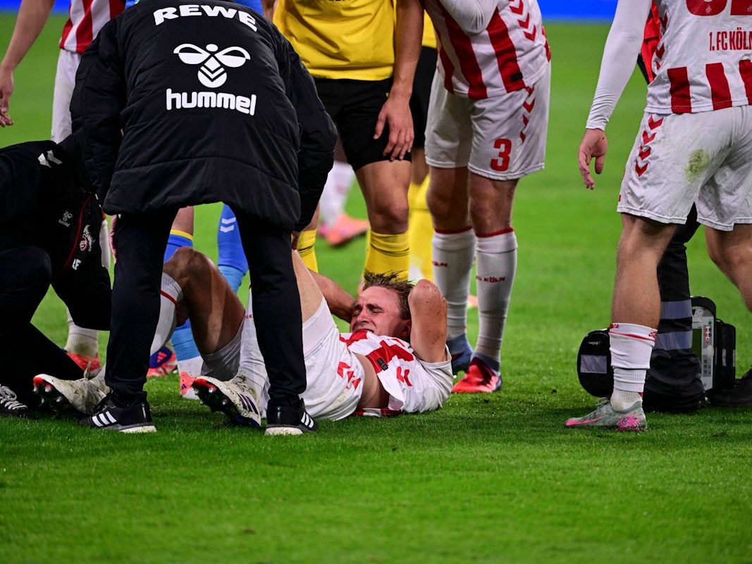 Die Verletzung von Timo Hübers (1. FC Köln) schockte am 25. Oktober 2025 die Kölner beim 0:1 in Dortmund.
