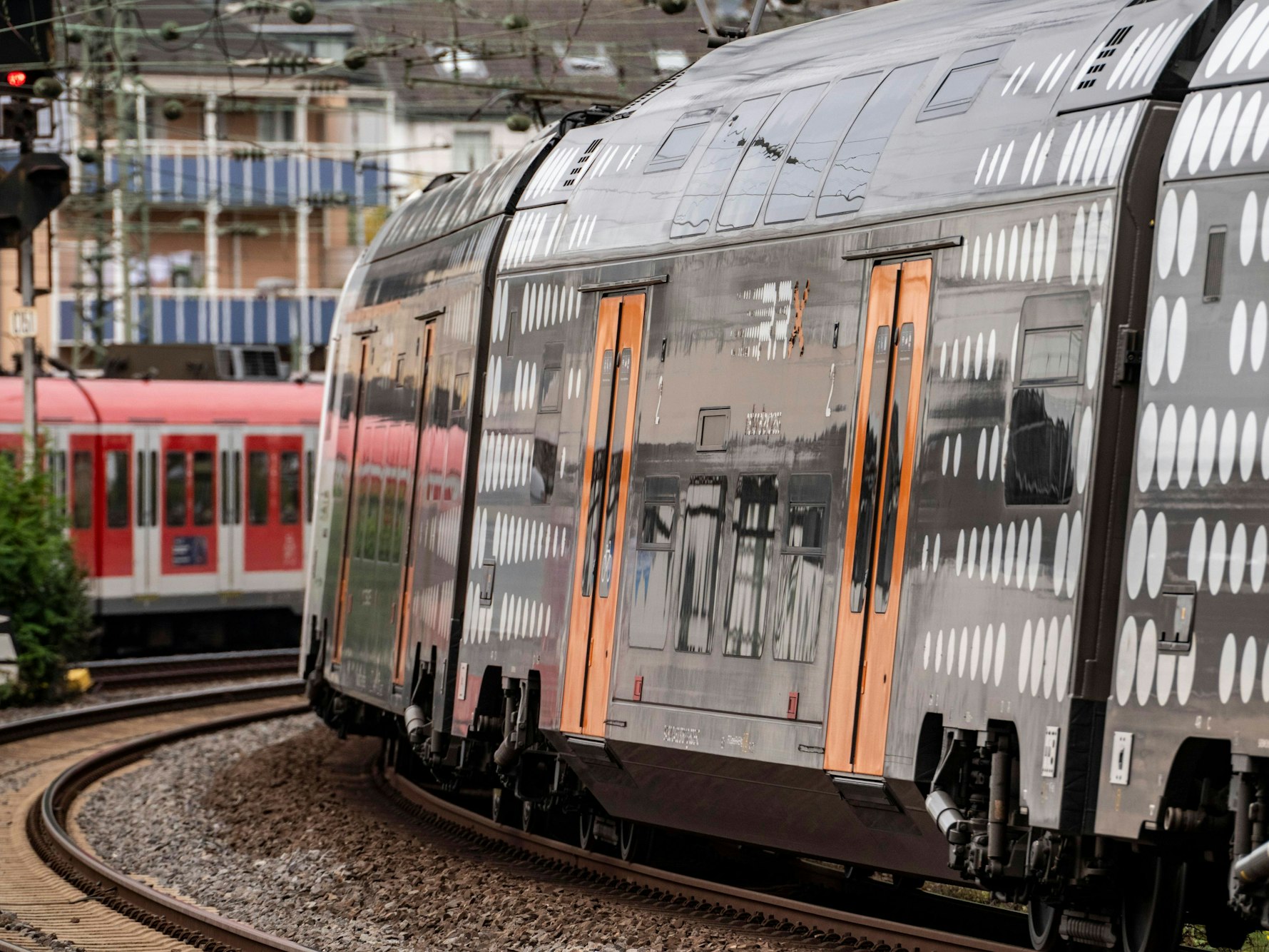 Züge des RRX könnten künftig nicht mehr in Köln-Mülheim halten.