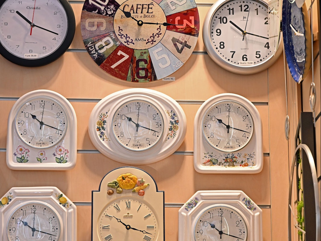 In der Nacht zum 26. Oktober 2025 werden die Uhren wieder umgestellt. Die Winterzeit beginnt.