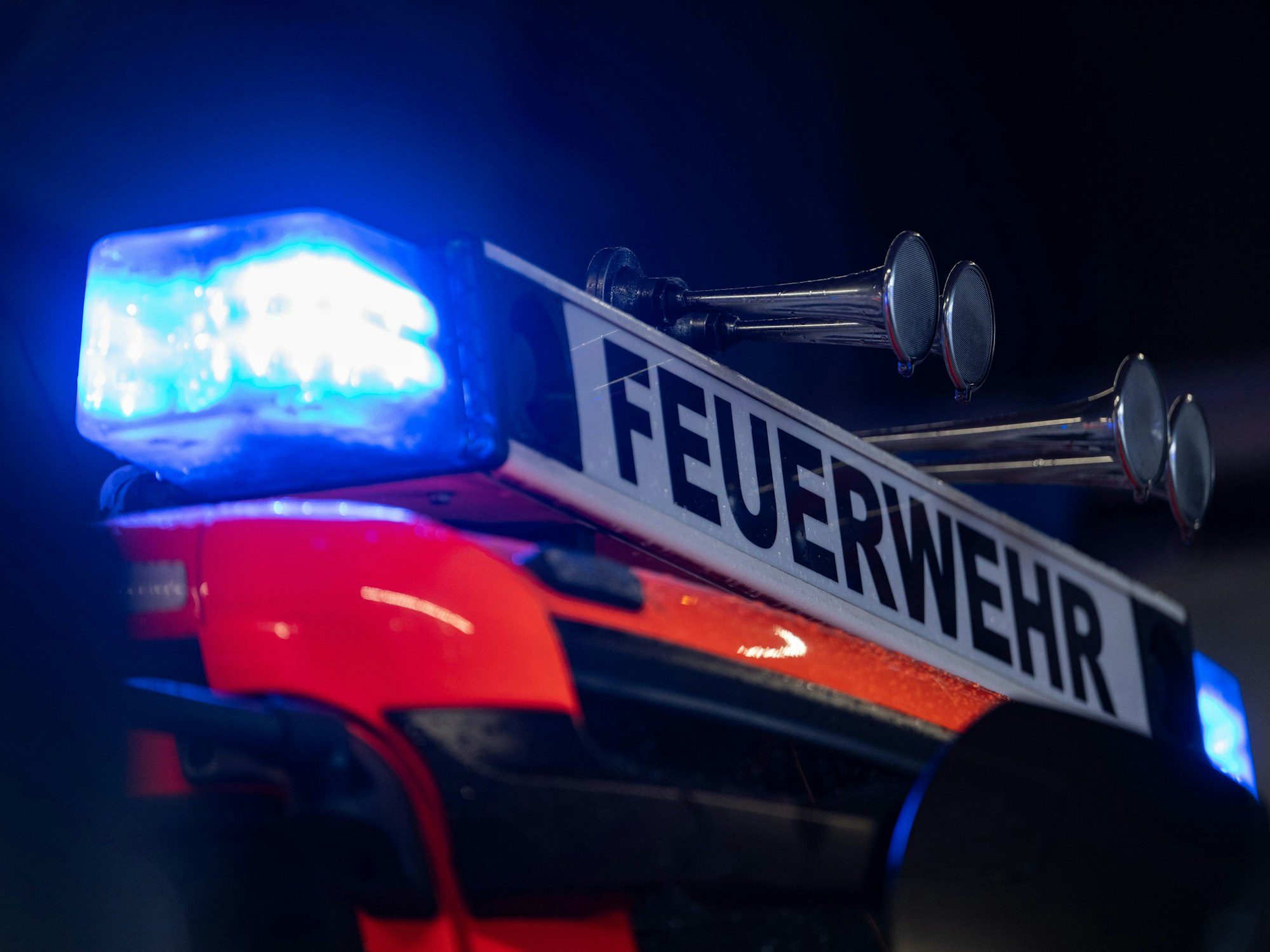 Die Feuerwehr wurde zu einem Einsatz an der Endenicher Straße in Bonn gerufen. Dort wurde eine leblose Person vorgefunden. (Symbolfoto)