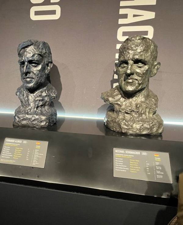 Die Hall of Fame der Formel-1-Ausstellung.