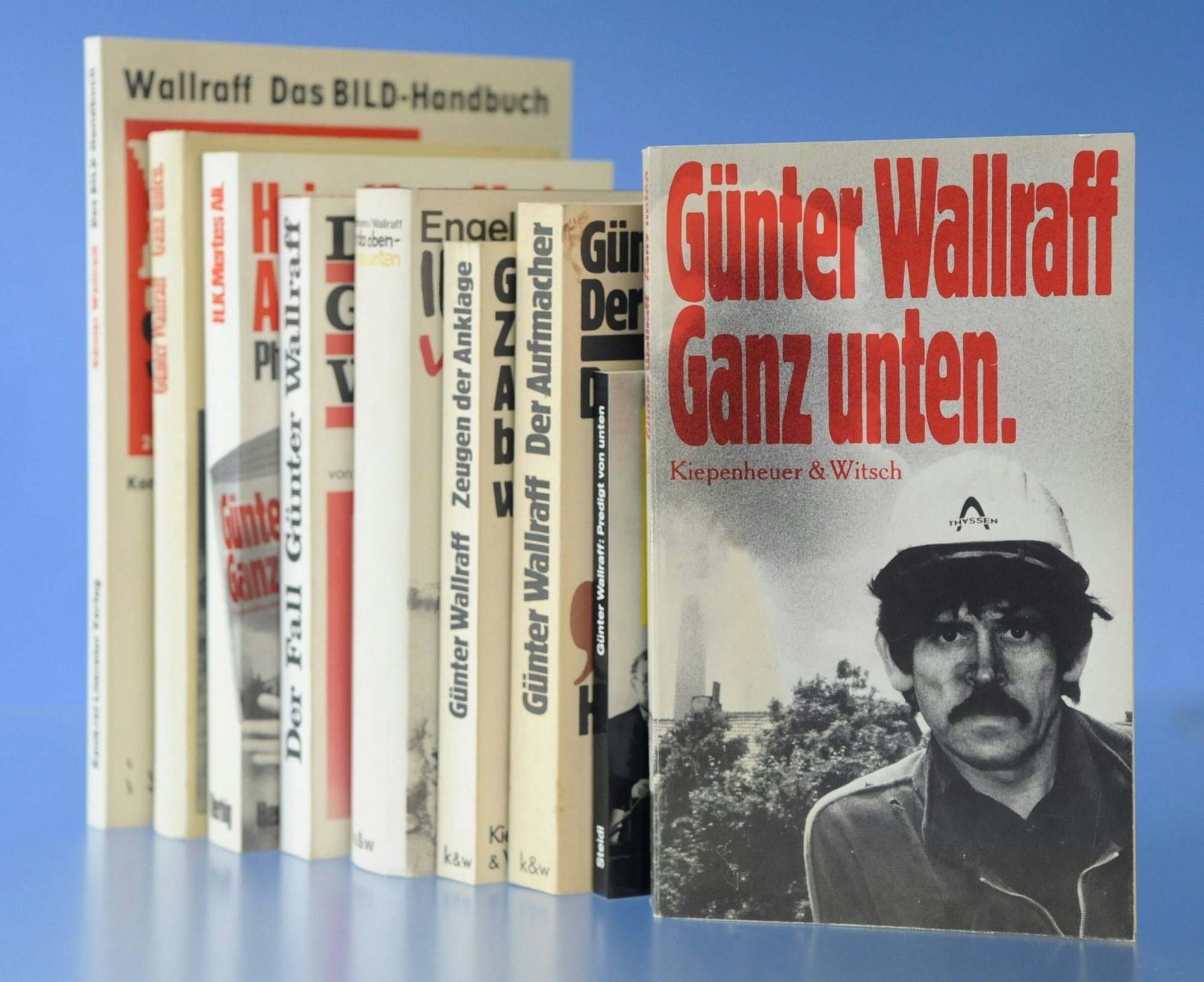 Mehrere Bücher des Journalisten Günter Wallraff