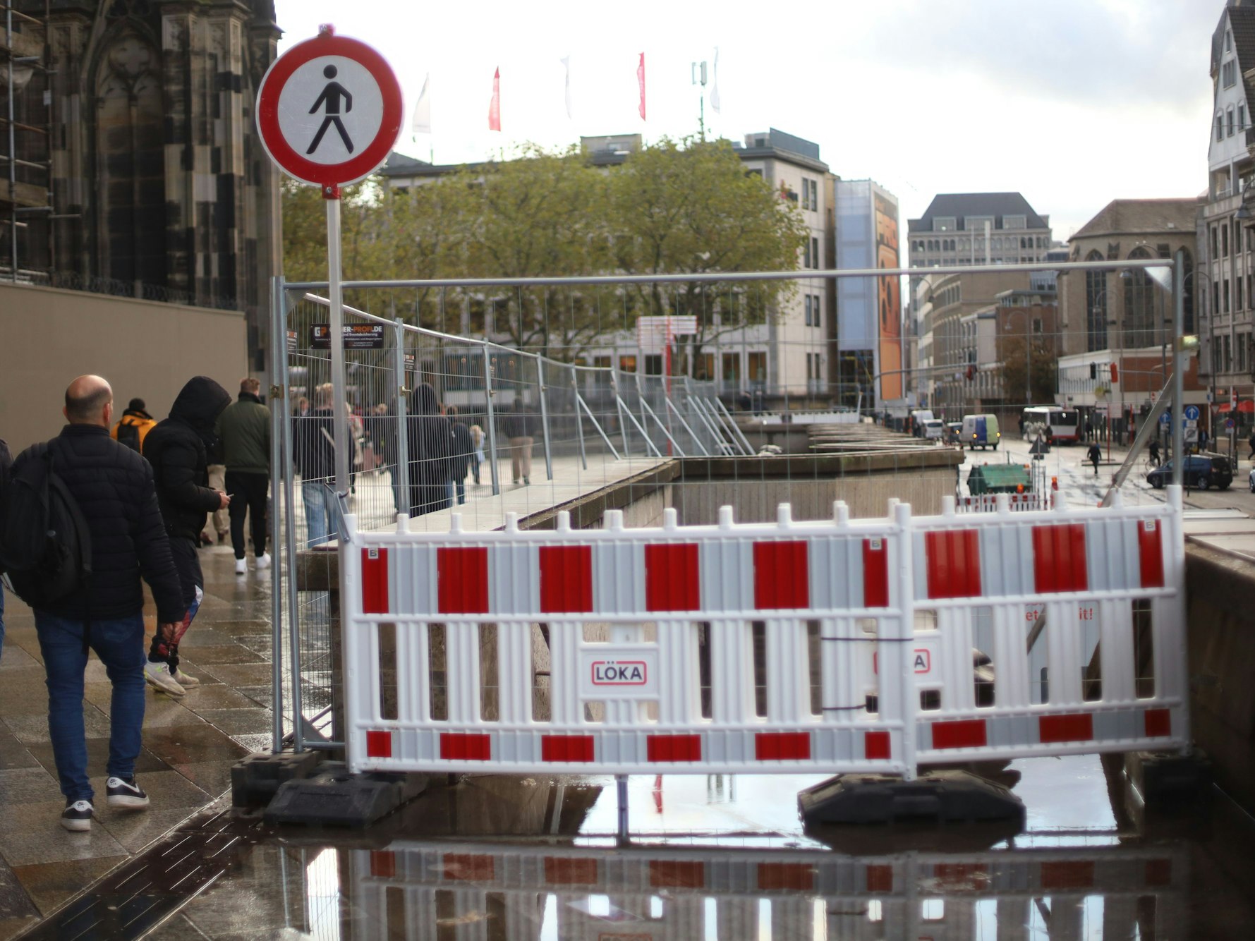 Die Stadt führt weitere Arbeiten im Vorfeld der Betonsanierung der Tiefgarageam Dom durch.