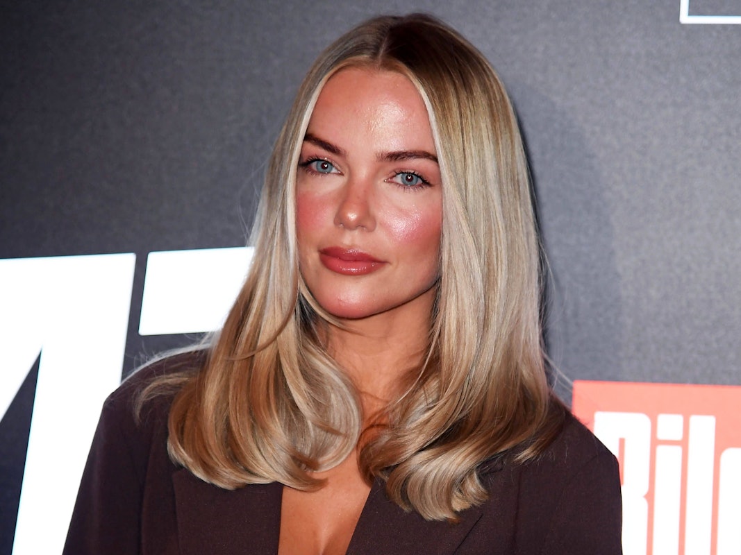 Laura Maria Rypa lächelt in die Kamera mit blonden Haaren und blauen Augen