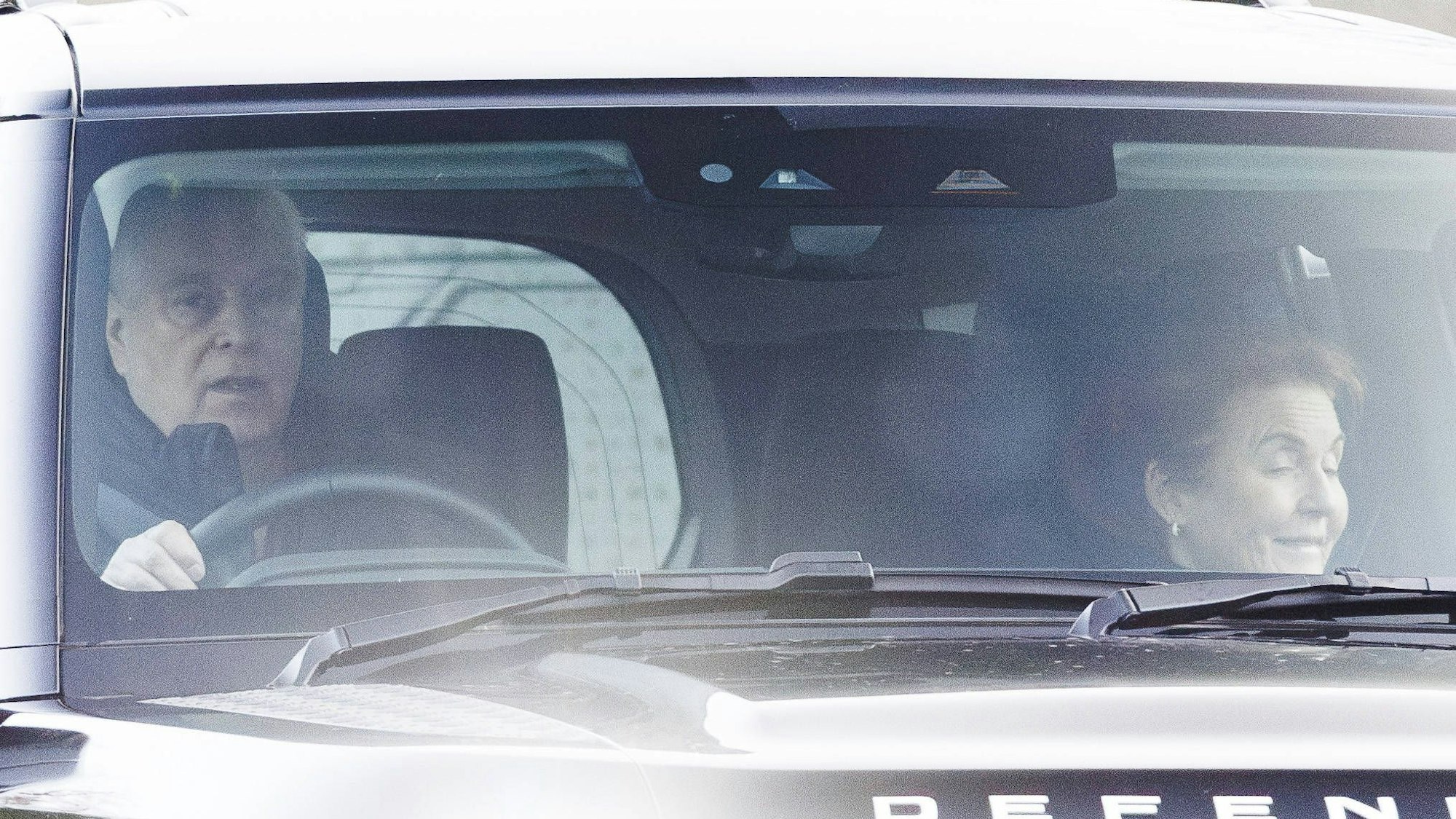 Prinz Andrew und seine Exfrau im Dezember 2024 vor der Royal Lodge.