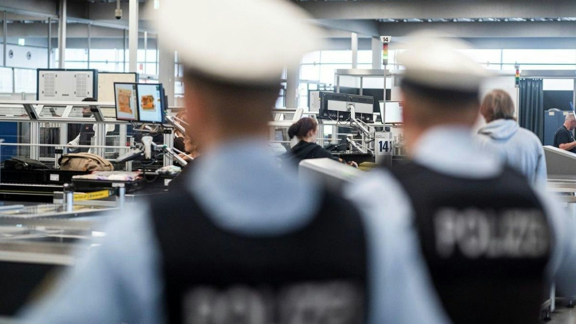 Sicherheitskontrolle am Flughafen (Symbolbild)
