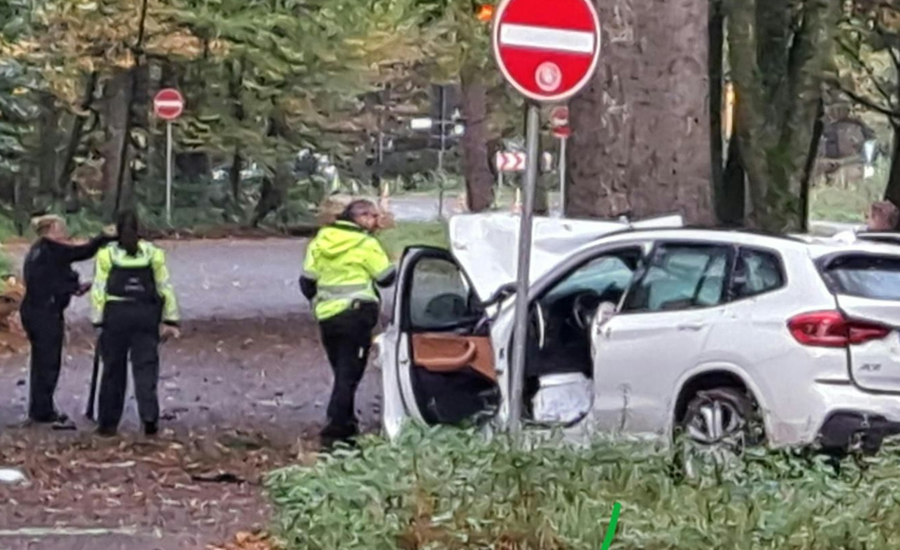 Bei dem heftigen Unfall auf der Landstraße 170 in Rösrath-Forsbach wurde ein 40-jähriger Kölner schwer verletzt.