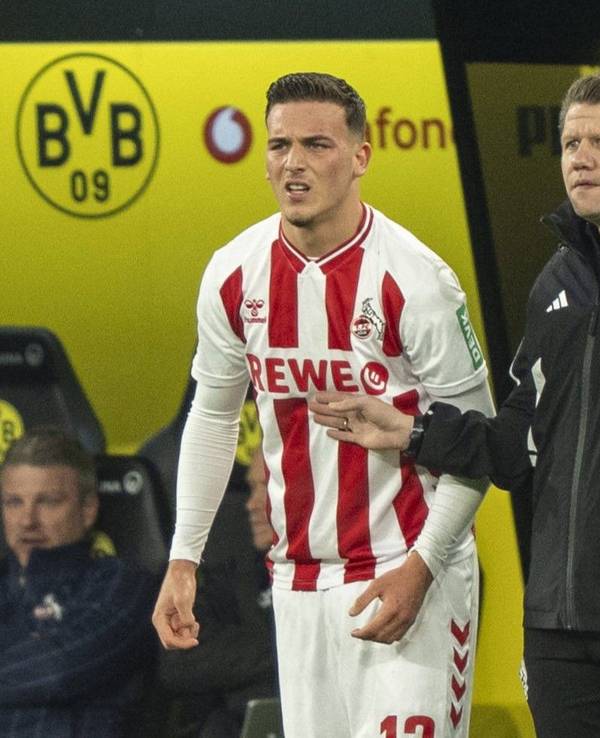 Said El Mala steht beim Spiel zwischen Borussia Dortmund und dem 1. FC Köln am Spielfeldrand bereit.