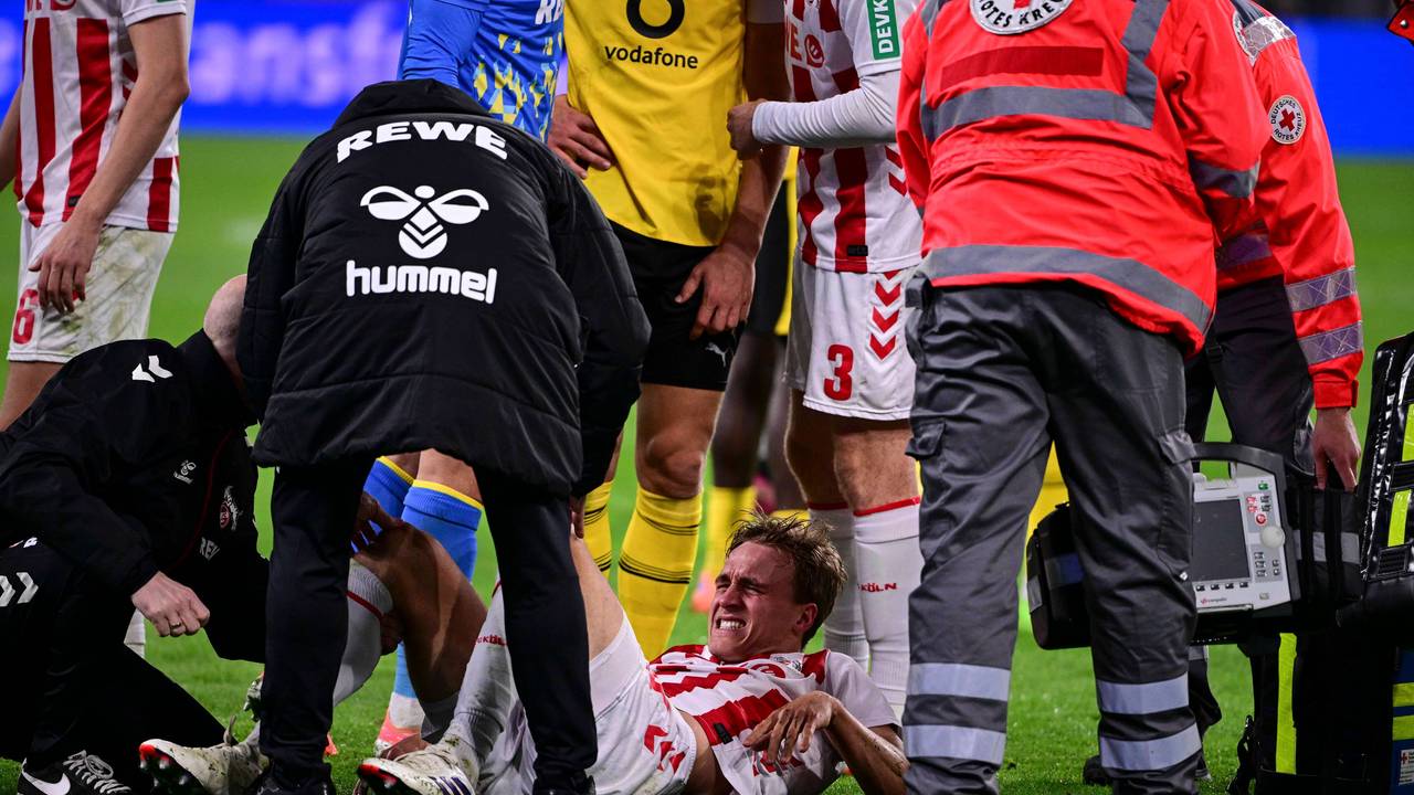 Timo Hübers (1. FC Köln) hat sich am 25. Oktober 2025 beim Spiel bei Borussia Dortmund schwer am Knie verletzt.