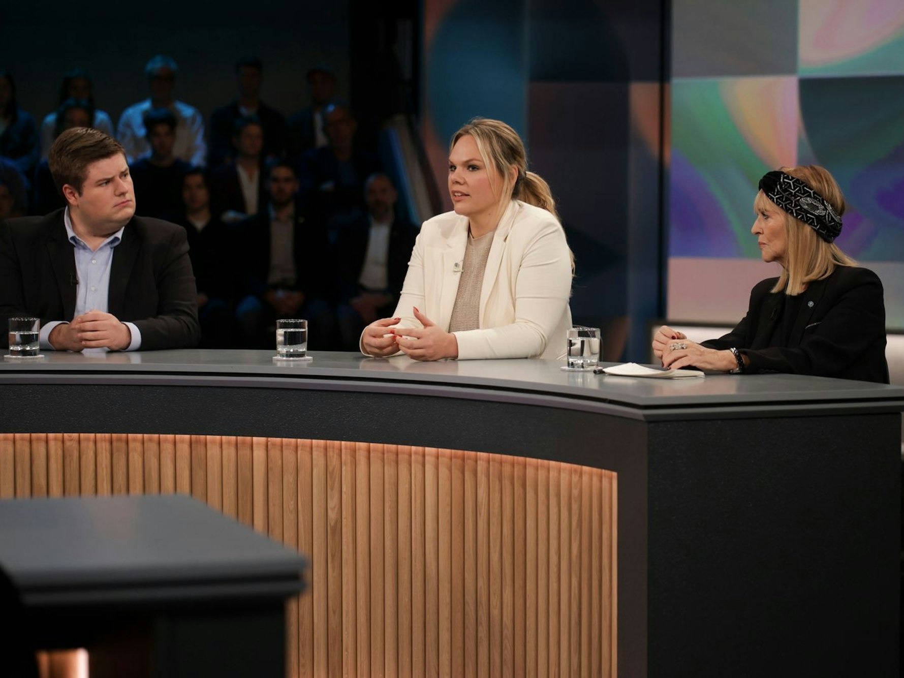 Clara Hunnenberg führt einen Handwerksbetrieb für Bodenbeläge. Sie betont: Mit neuen Personen, die eine Aktivrente beziehen, sei ihr nicht geholfen.  (Bild: WDR/ Dirk Borm)