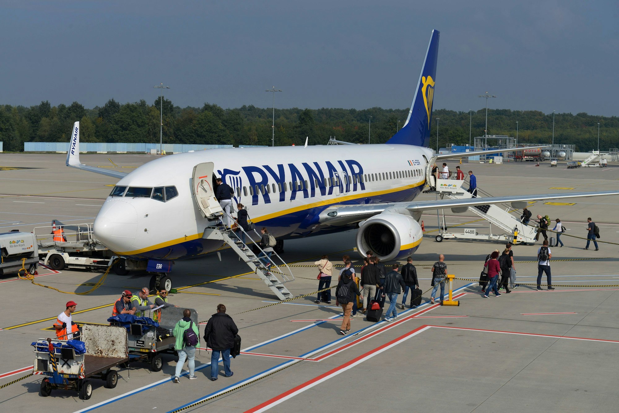 Auf einem Ryanair-Flug nach Mallorca kam es zu einer stundenlangen Verspätung aus einem kuriosen Grund. Das Archivbild zeigt einen Ryanair-Flieger in Köln.