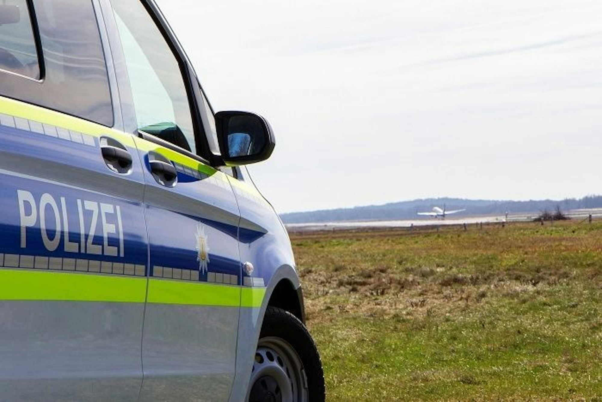 Ein Flugzeug der Bundespolizei auf dem Rollfeld. (Symbolbild)