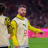 Salih Özcan als Ersatzspieler beim Aufwärmen.