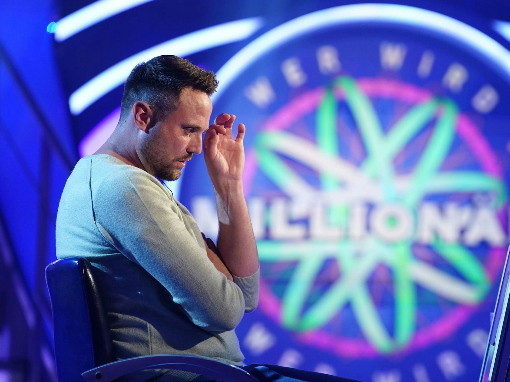 „Wer wird Millionär?“-Kandidat Florian Lorenz aus Lohmar amüsierte Günther Jauch am Montagabend mit privaten Anekdoten und verriet unter anderem, dass er unter Arachnophobie leide. (Bild: RTL / Stefan Gregorowius)