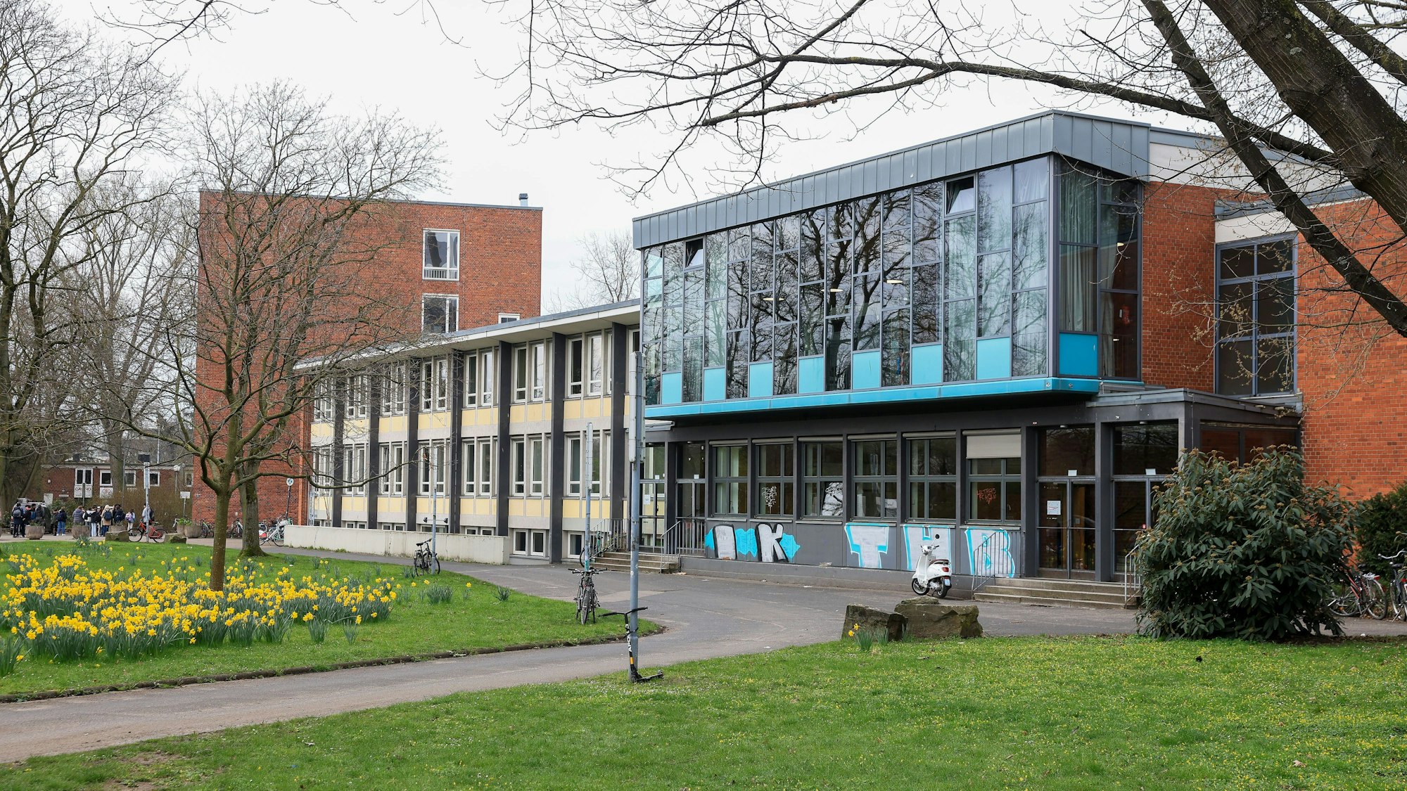 Das Gymnasium Kreuzgasse im Inneren Grüngürtel (Archivfoto)