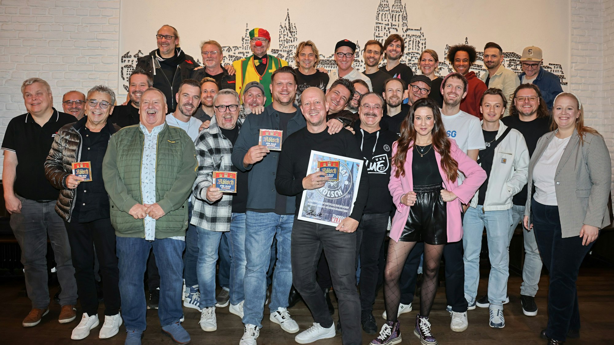 Gruppenbild der Künstler des Samplers „Kölsch für alle“.