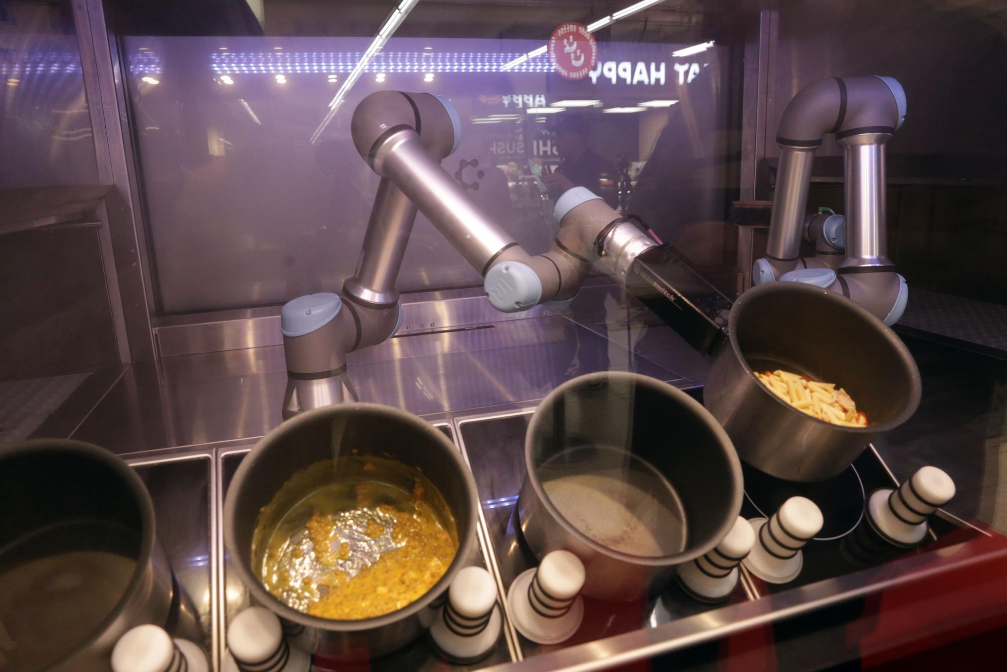 REWE Fresh & Smart stellte den Foodroboter „CA-1" in Düsseldorf vor.