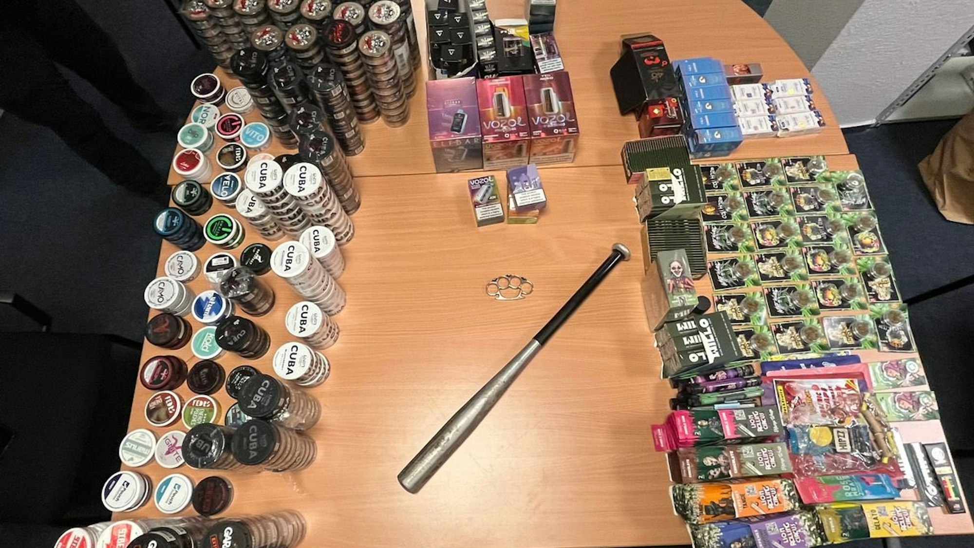 Polizei stellt verbotene Genuss- und Arzneimittel sicher (Symbolfoto)