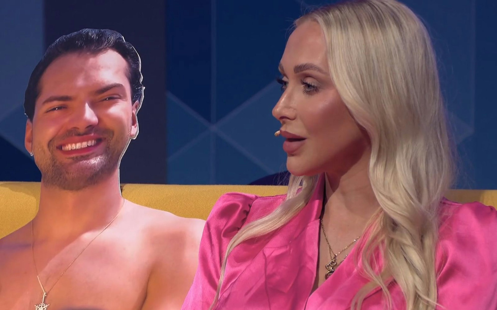 Beverlys Match Jimi Blue war nur als Pappaufsteller anwesend. (Bild: RTL+)