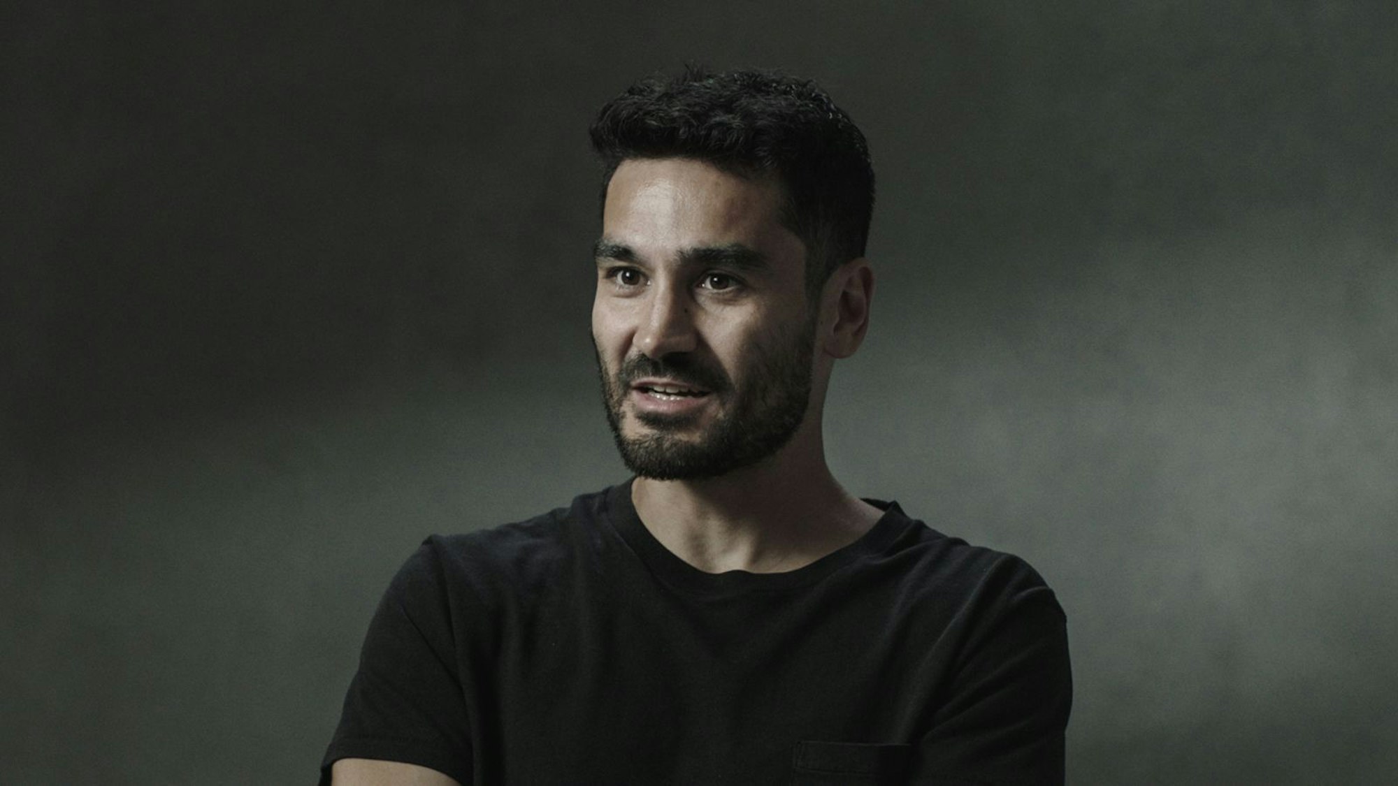 İlkay Gündoğan war einer der DFB-Spieler, die beim Anschlag auf das Stade de France vor Ort waren. (Bild: Sky / Leonine Documentaries)