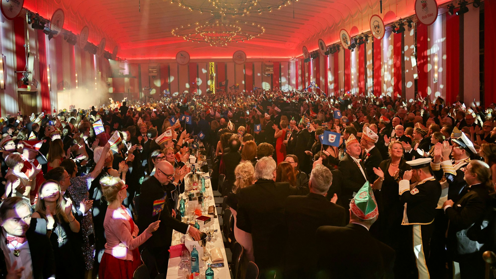 Blick in den Gürzenich bei einer Karnevalssitzung.