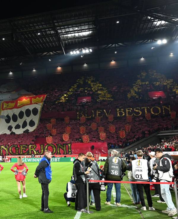 Die Choreo der FC-Fans vor dem Spiel gegen den FC Bayern München im DFB-Pokal.