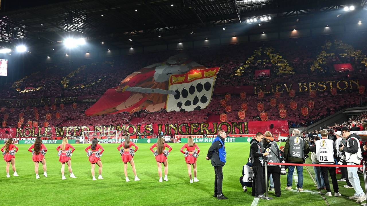 Die Choreo der FC-Fans vor dem Spiel gegen den FC Bayern München im DFB-Pokal.