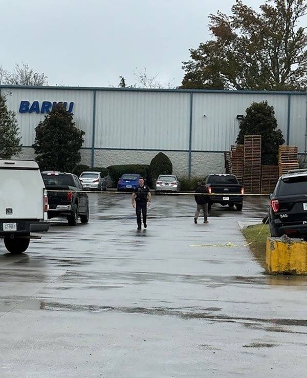 Einsatzkräfte des Cleveland Police Departments sind auf dem Firmengelände von Barku. Bei einem Gewaltverbrechen im US-Bundesstaat Tennessee sind zwei Deutsche getötet worden.