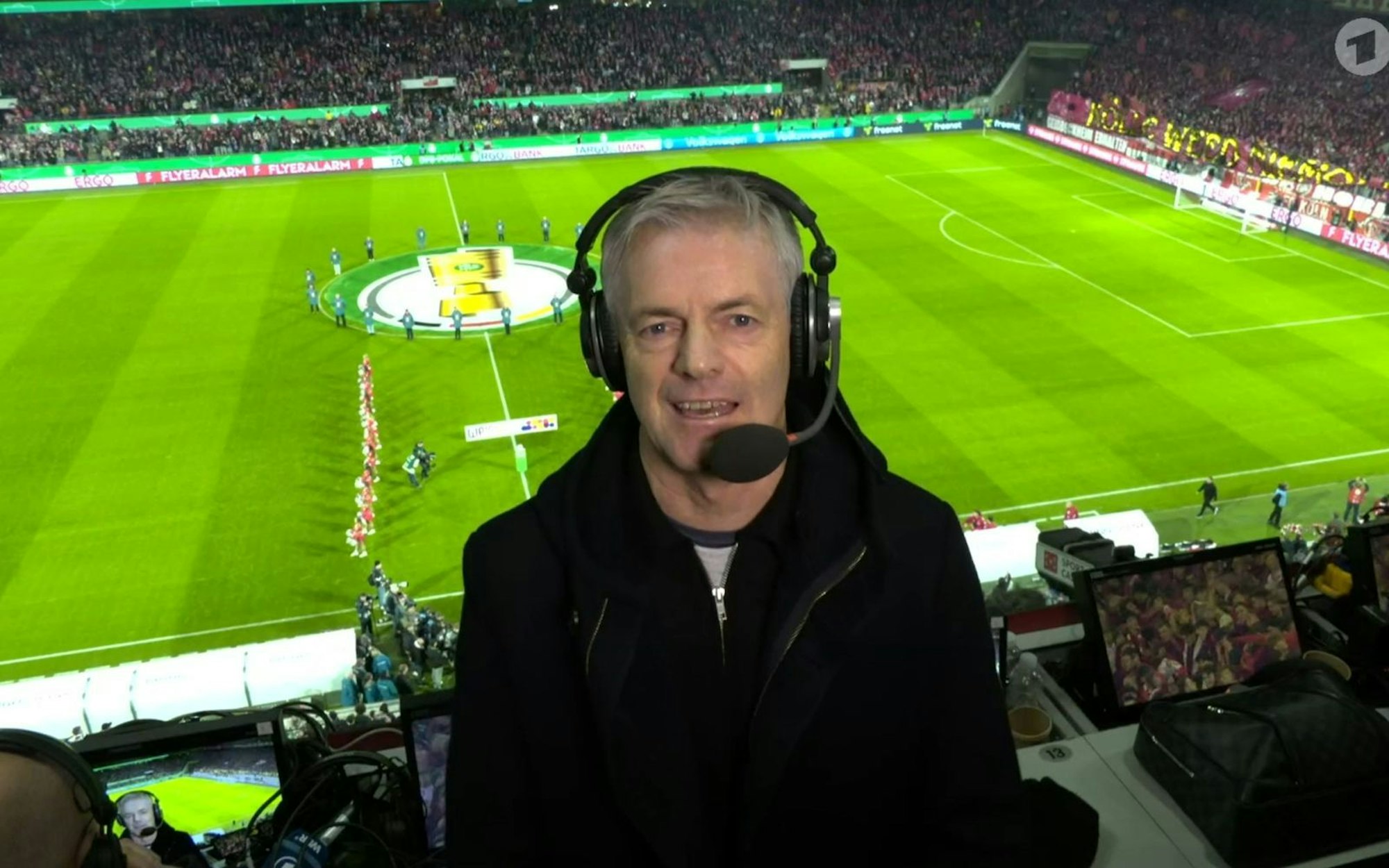 „Sportschau“-Reporter Tom Bartels kommentierte am Mittwochabend die Pokal-Begegnung 1. FC Köln gegen Bayern München. (Bild: ARD)