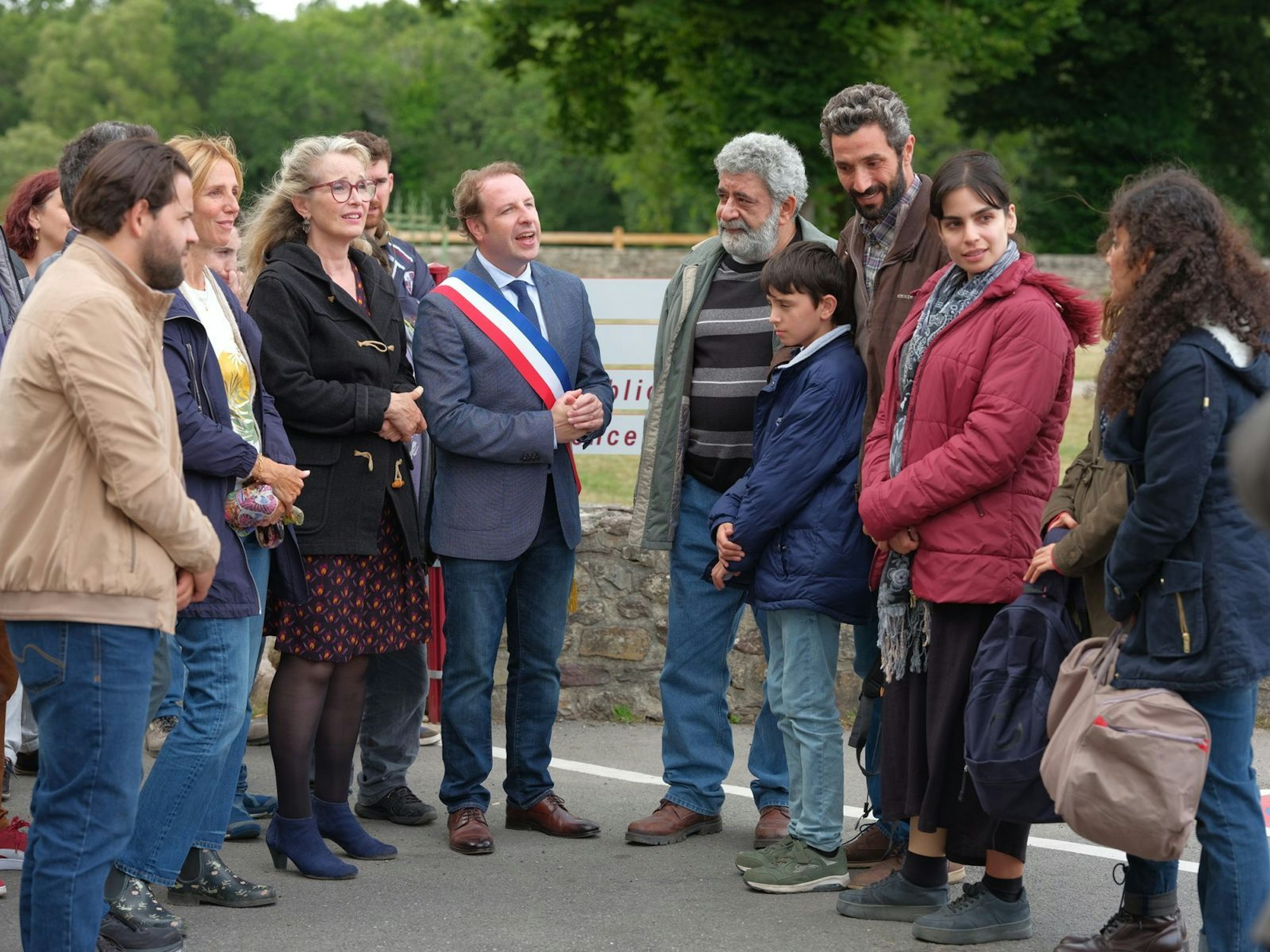 Die Einwohner der kleinen Gemeinde Paimpont heißen eine syrische Flüchtlingsfamilie willkommen.  (Bild: Leonine/Weltkino)