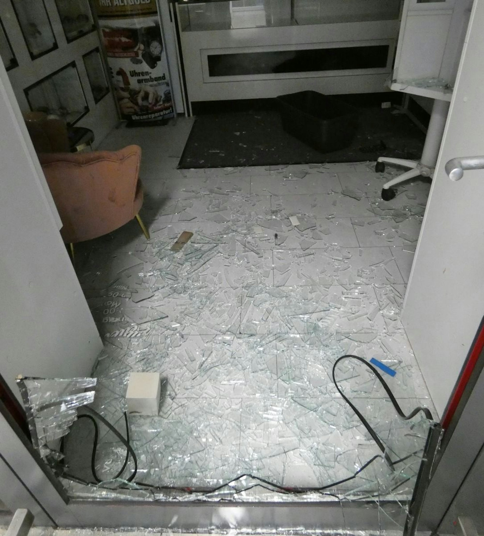 Einbrecher verwüsten Juweliergeschäft in Hagen (Symbolfoto).