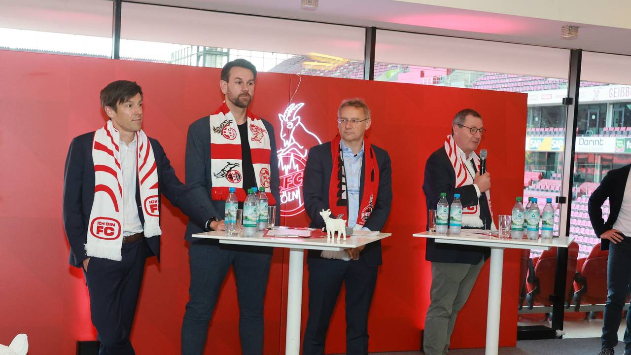 Carsten Wettich (links) im Juni 2025 bei einem Mitgliederstammtisch mit Thomas Kessler, Eckhard Sauren und Werner Wolf (v.l.).